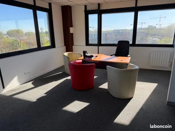 BUREAUX ou LOCAL COMMERCIAL 235m²