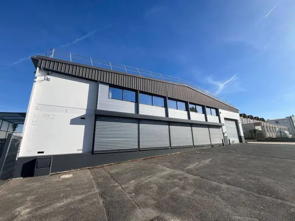 Local d'activité 1898 m²