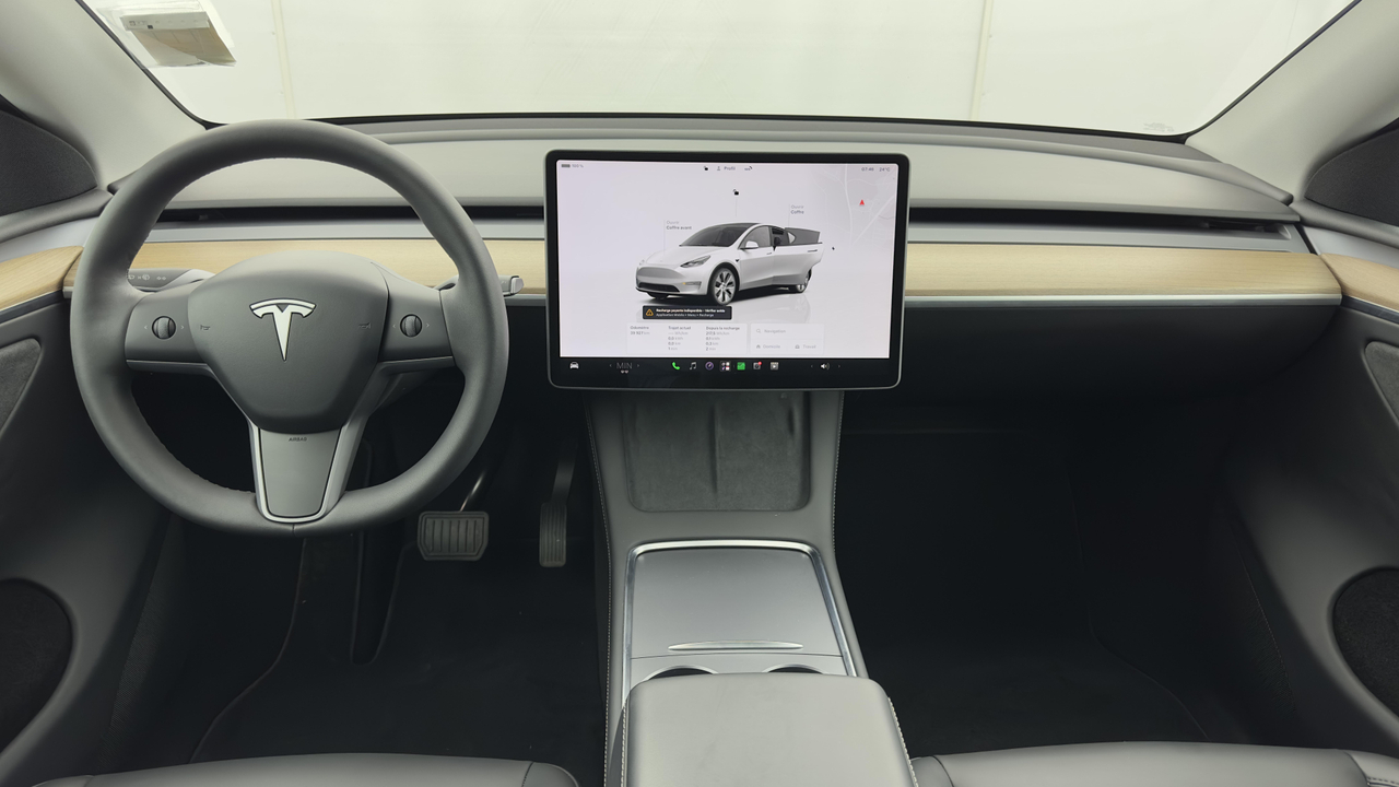 Tesla MODEL Y Standard RWD — photo 13