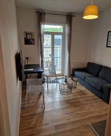 Longwy: F2 meublé 30m2 avec balcon et jardin