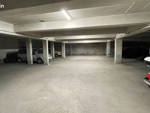 Place de Parking à louer Moto/Scooter/Petite voiture