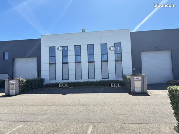 Local bureaux 731 m²