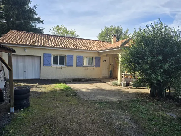 Charmante maison de plain-pied avec grand garage et jardin de 733 m²