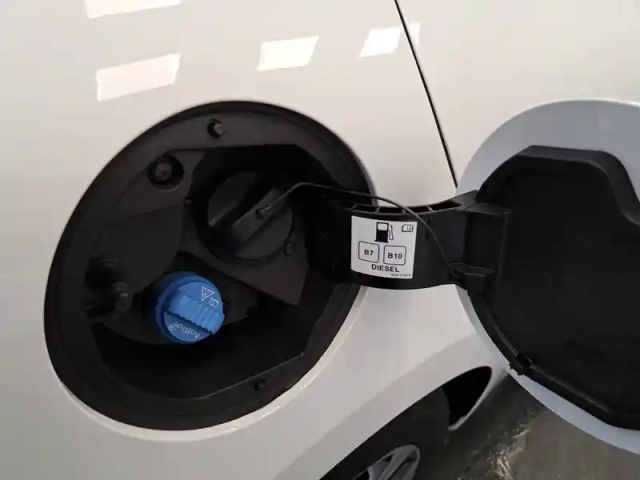 Renault Clio blue dci 100 — photo 20