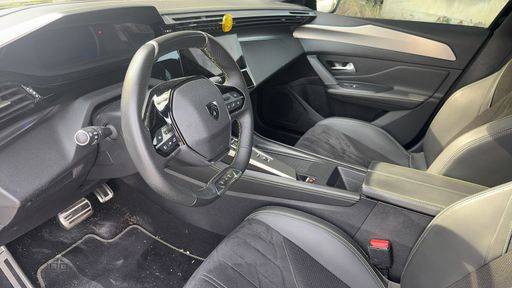 Peugeot 308 1.2 PureTech 130 EAT8 - GT – 2023 – 41992 km – Essence – Boîte Automatique — photo 15