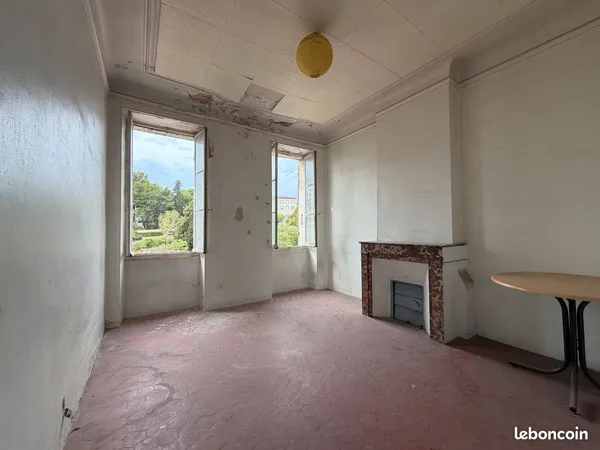 Appartement T2/3 Chartreux Dernier étage A RENOVER ENTIEREMENT