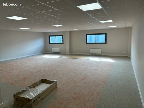 À louer cellule 100m² neuf