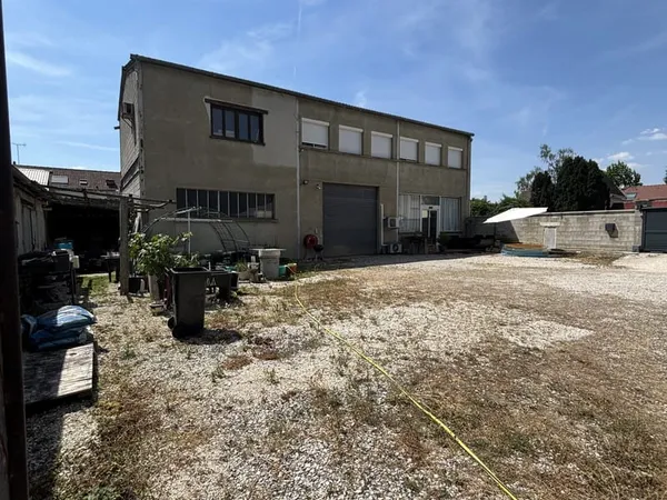 Troyes - Maison type 5 avec deux ateliers pour activité prof