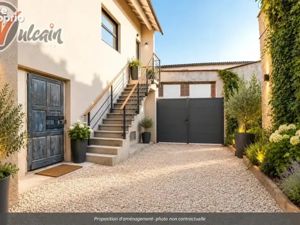Ensemble immobilier avec cour et terrasse