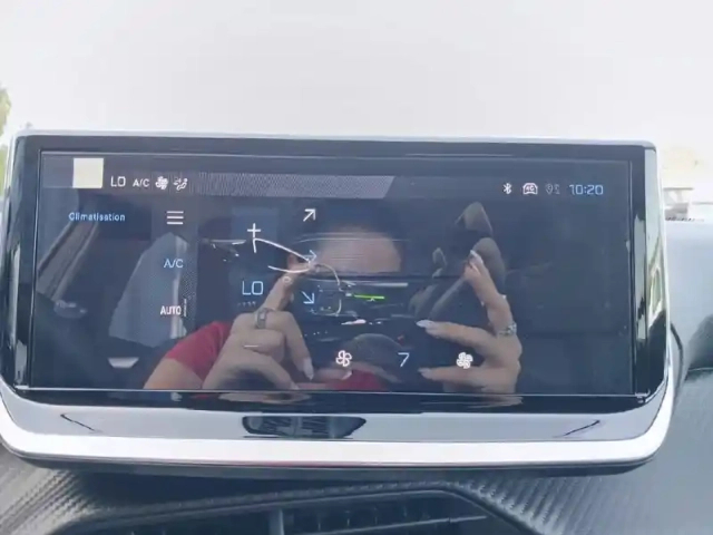 Peugeot 208 turbo 100 ch bvm6 — photo 18
