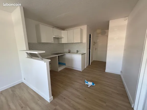 Joli T2 lumineux 42 m² avec parking, secteur jardin des plantes
