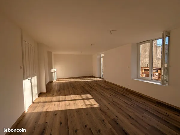 T4 de 106 m2, terrasse et jardin proche centre-ville