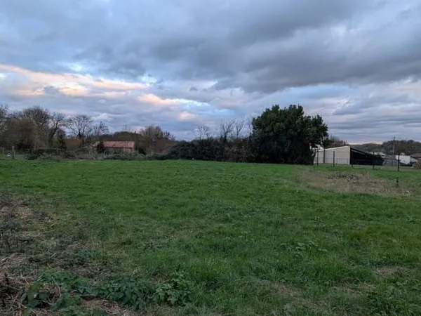 Terrain 743 m²