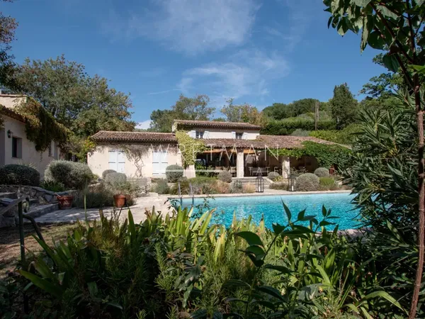 À vendre près de Valbonne - Domaine de 3 logements