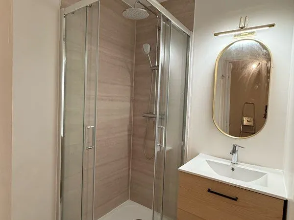 T1 bis rénové 30 m² avec balcon, parking, piscine et tennis