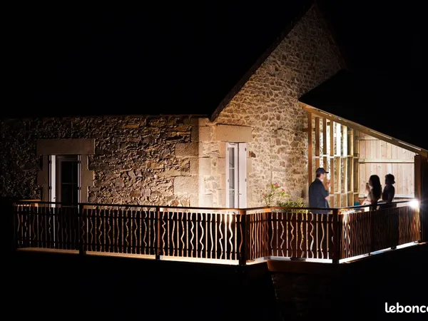 Moulin rénové, droit d'eau, 36778m2, sources et dépendances