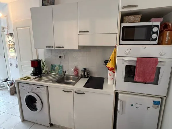 STUDIO avec terrasse et parking