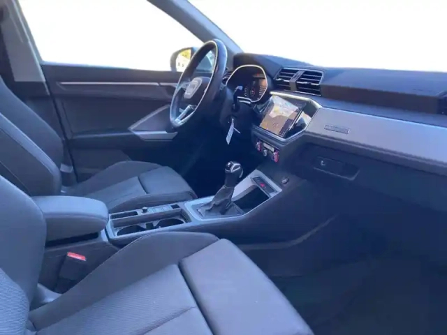 Audi Q3 35 tdi 150 ch s tronic 7 — photo 9
