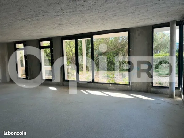 Bureau 200 m²