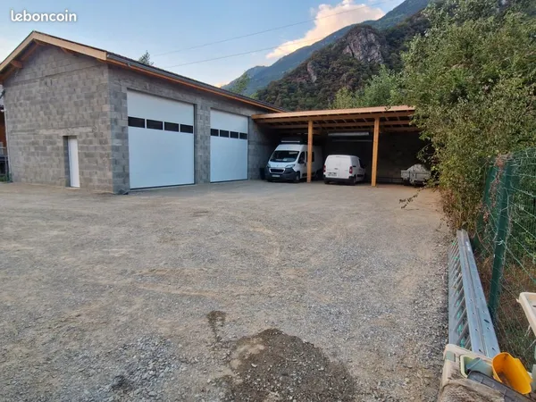 Vends bâtiment artisanal