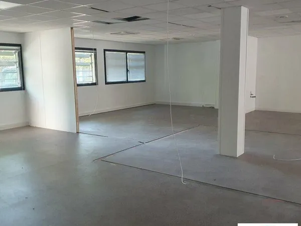 Bureau 353 m²