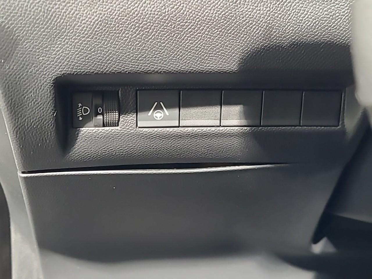 Peugeot 2008 hybrid 145 e-dcs6 allure — photo 26