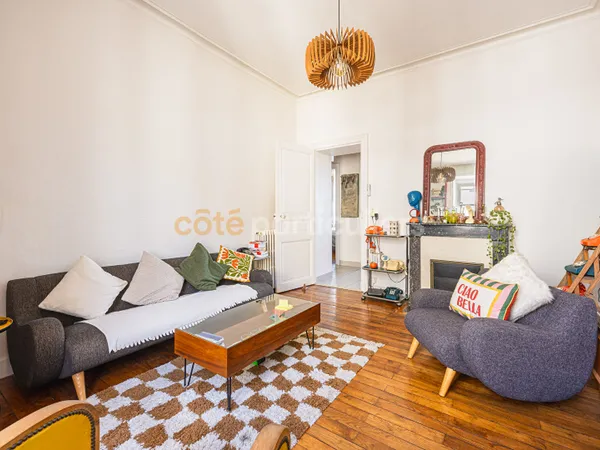 NANTES CENTRE VILLE--APPARTEMENT--3 PIECES--2 CHAMBRES--2 SALLES D'EAU-CALME--PARKING--CAVE--GRENIER