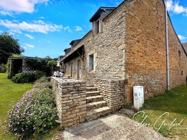 Longère en pierre avec un beau jardin, Proche de Redon