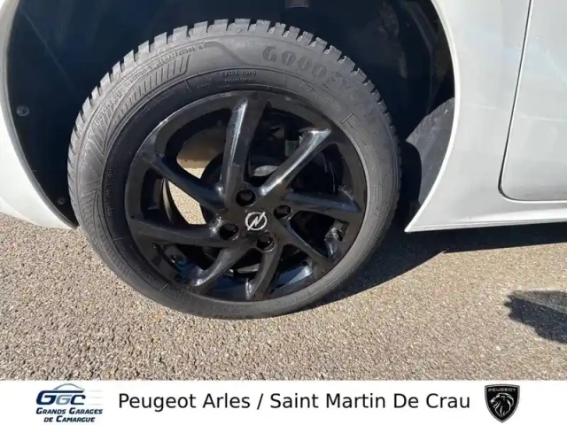 Opel Corsa 1.2 turbo 100 ch bvm6 — photo 14