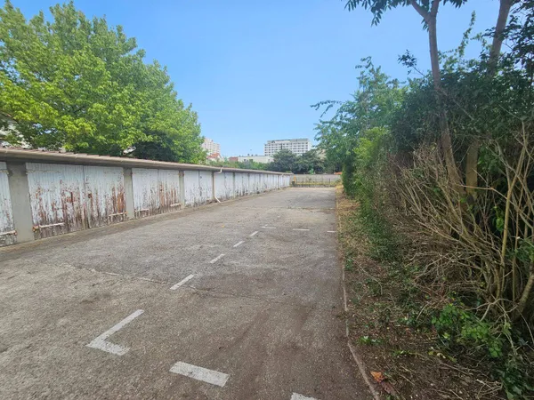 Parking 14 m²