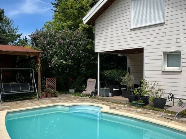 Seyssinet-Pariset - Propriété rare avec maison familiale, logements loués, piscine et garages