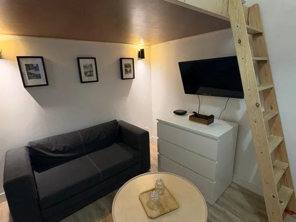 Studio meublé en plein centre avec mezzanine