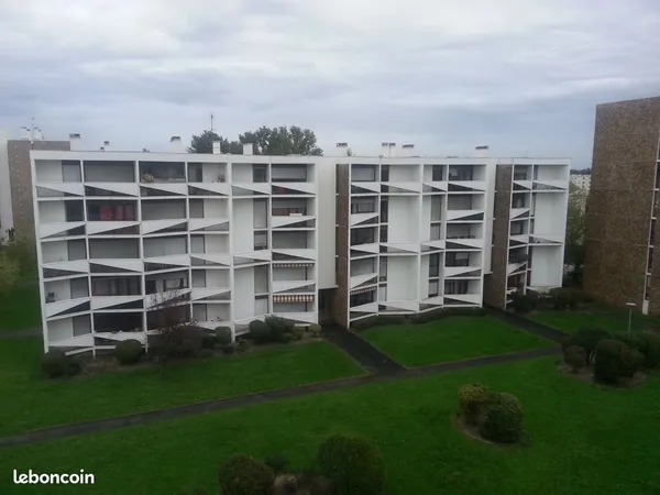 Appartement T3 de 57 m² avec balcon - Pessac - 1 000 charges comprises
