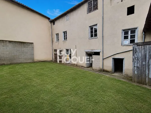 Immeuble Saint Germain Laval 350 m2 avec terrain et garage