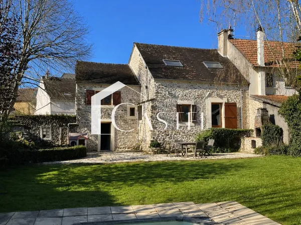 Charmante maison en meulière avec jardin arboré et piscine