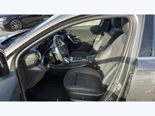 Mercedes Classe A 200 d berline amg line — photo 13