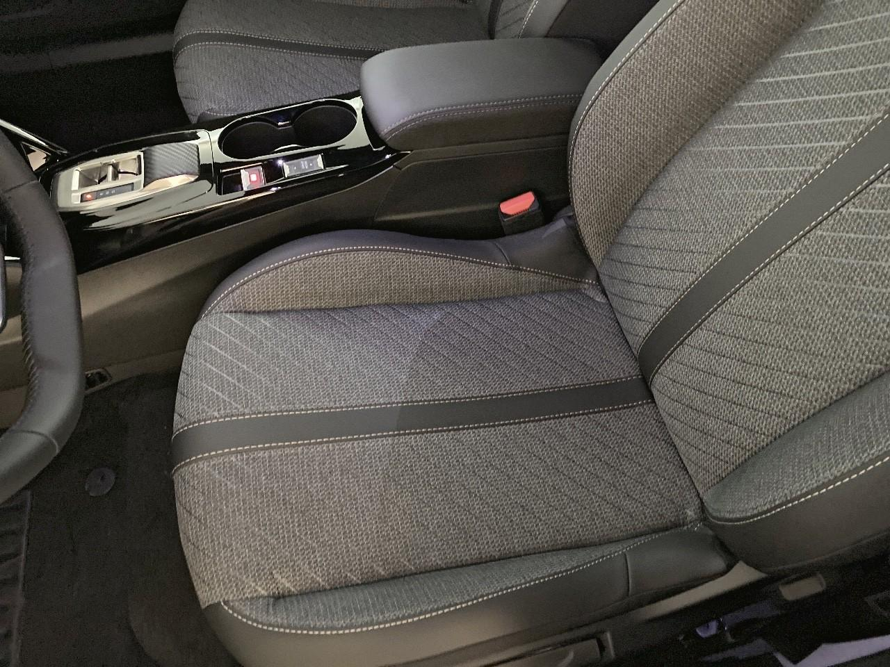 Peugeot 2008 hybrid 145 ch e-dcs6 allure — photo 9