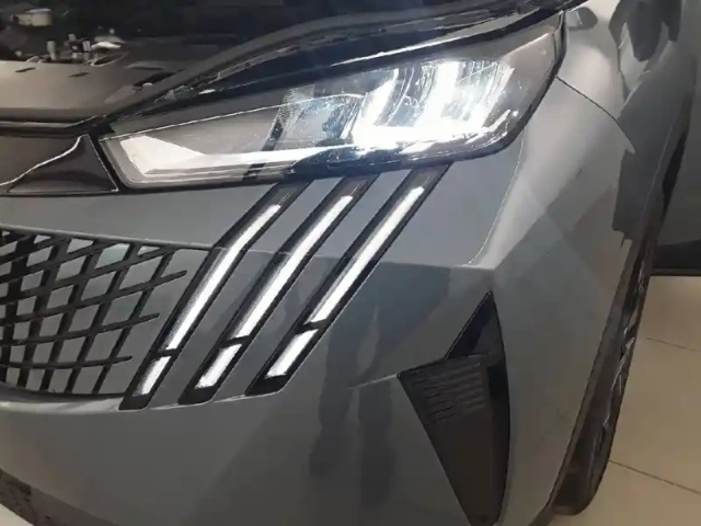 Peugeot 3008 hybrid 145 e-dcs6 — photo 16