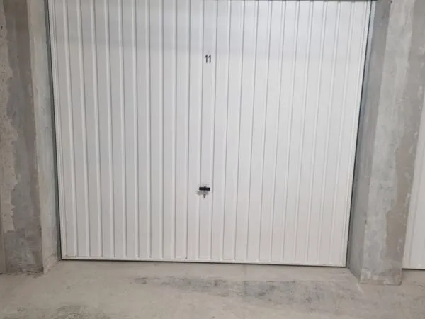 2 Garages à louer