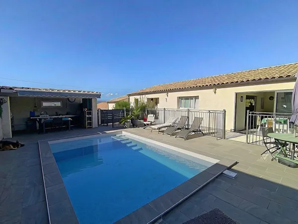 Villa plain pied 120m2 sur terrain de 525m2 avec piscine et garage