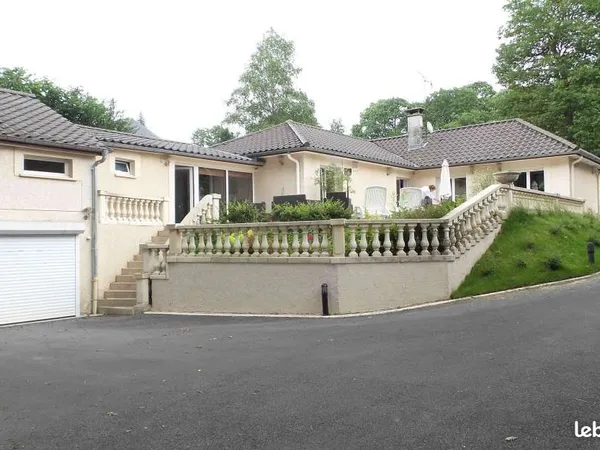 Maison de plain-pied - 190 m² - Terrain 1 500 m² - La Havetière