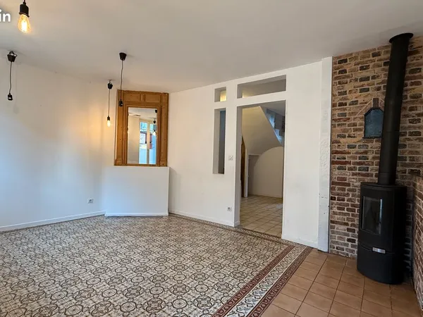 Belle maison de ville 6 pièces courette et bâitment
