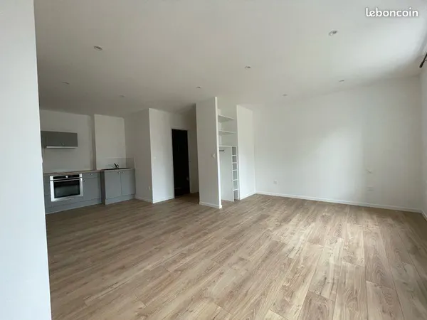 Studio 30 m2 rénové disponible 05/08