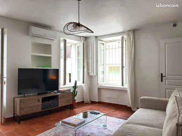 Charmant T2 de 41 m² au coeur du vieux village de Cogolin