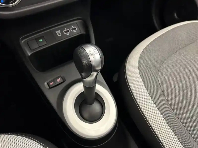 Renault Twingo iii e-tech — photo 22