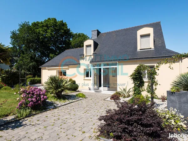 Maison contemporaine 4 chambres sur 1 693 m² de terrain
