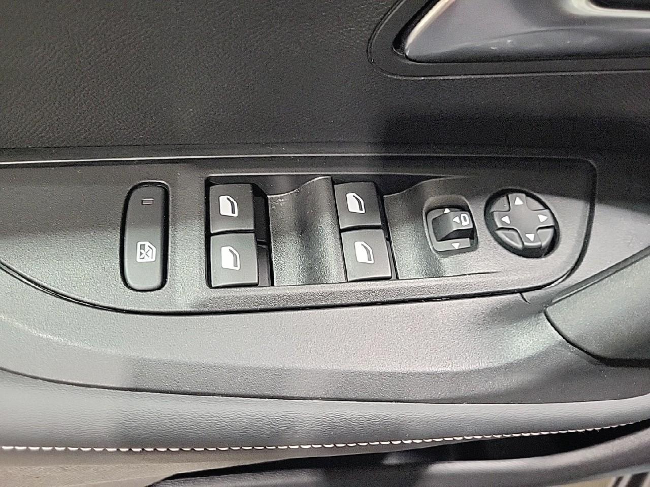 Peugeot 2008 hybrid 145 e-dcs6 allure — photo 23