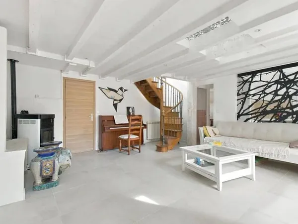 Maison 11 pièces 240 m²