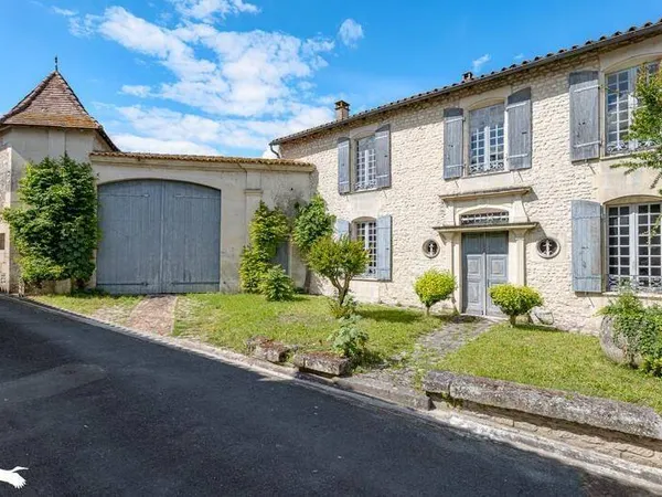 Maison 10 pièces 246 m²