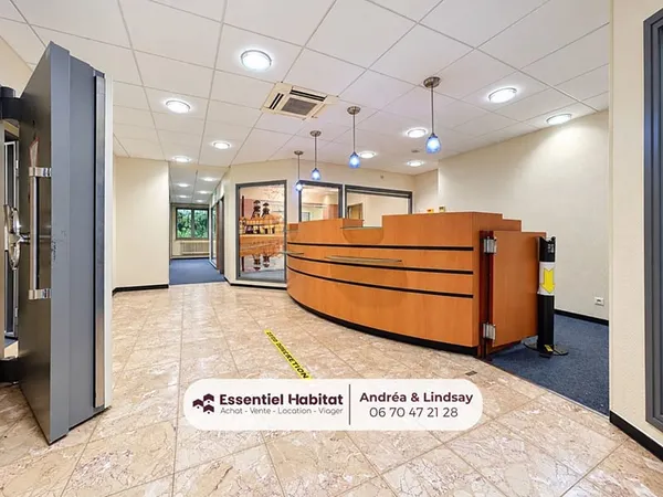 Immeuble avec local professionnel et grand appartement à PIENNES